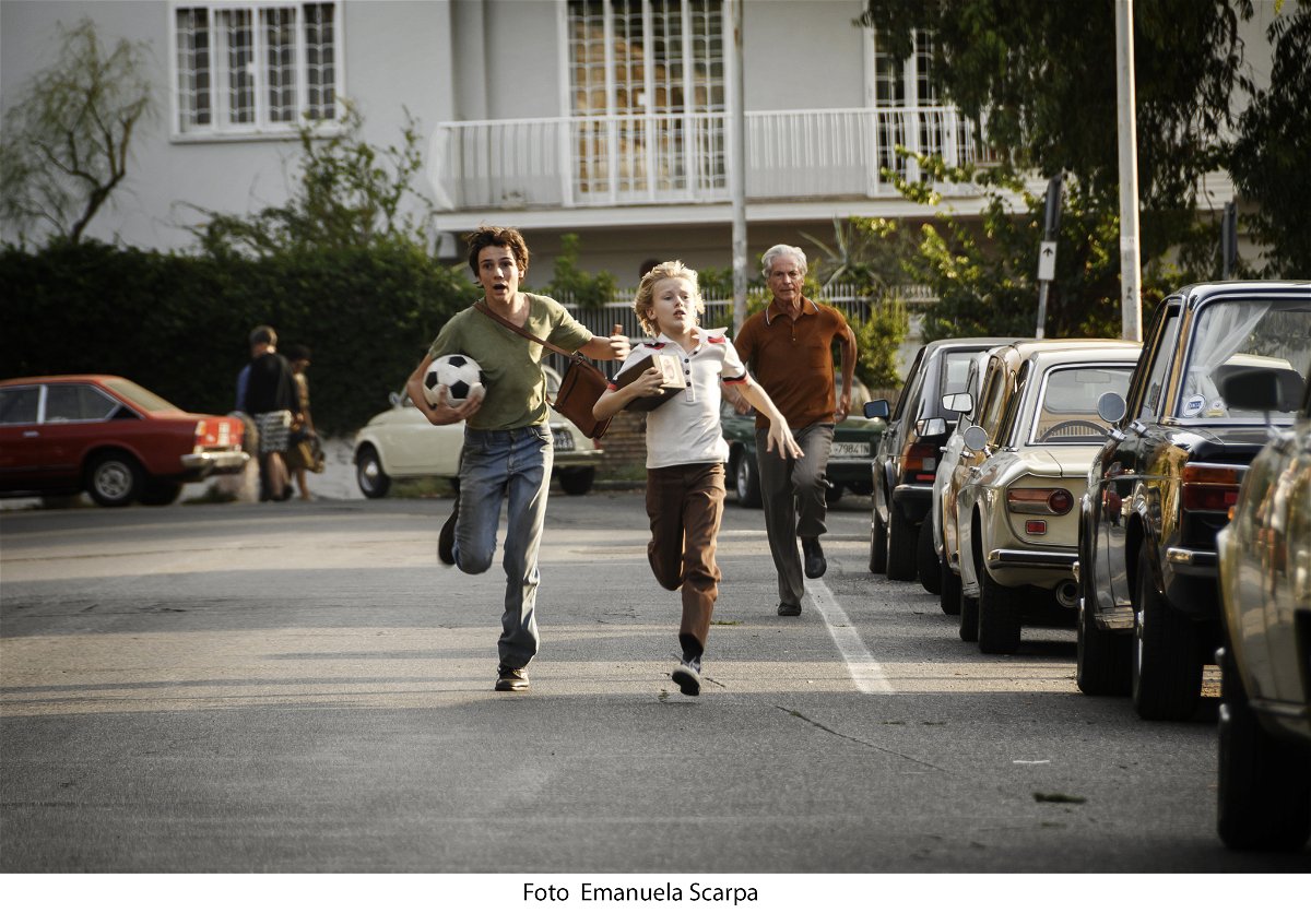 La scena finale del film vede i giovani protagonisti correre per strade di Roma
