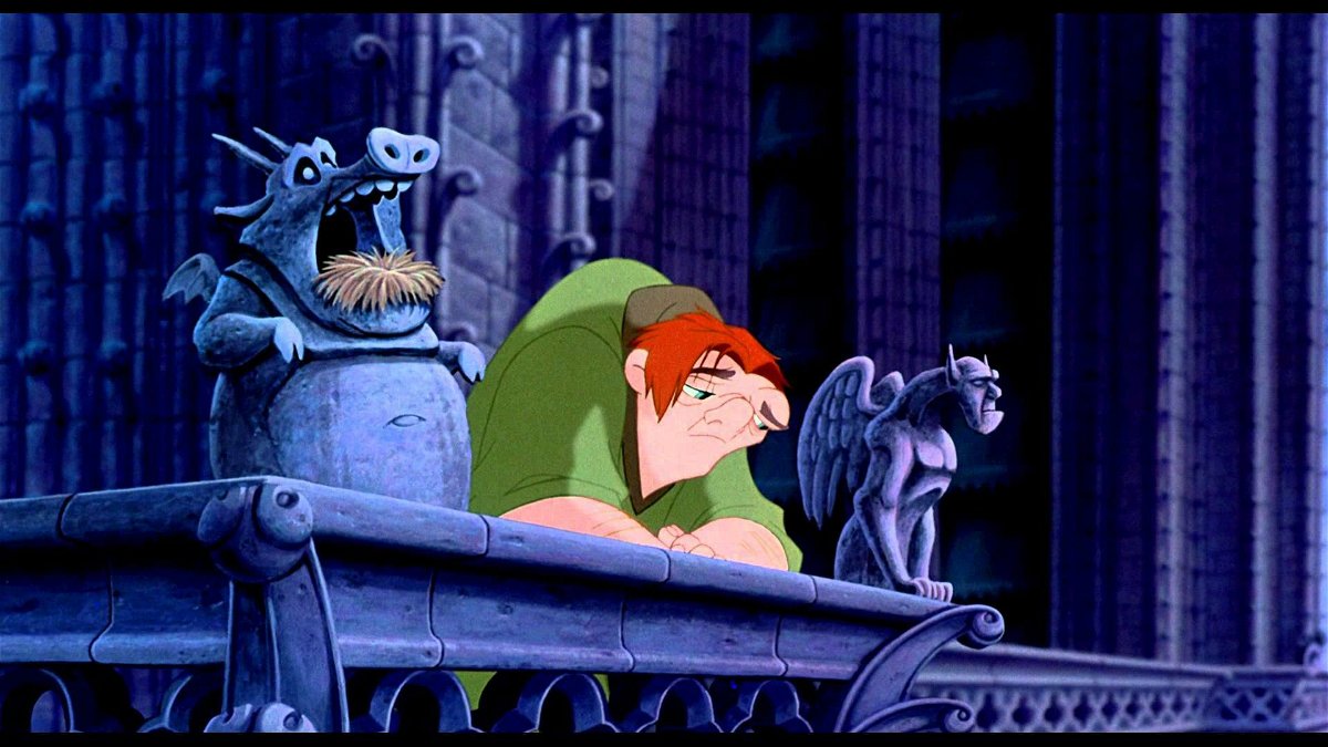 Quasimodo triste in una scena de Il gobbo di Notre Dame