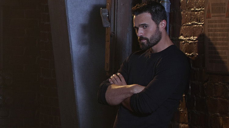 Clicca per vedere l'immagine originale Brett Dalton è Ward