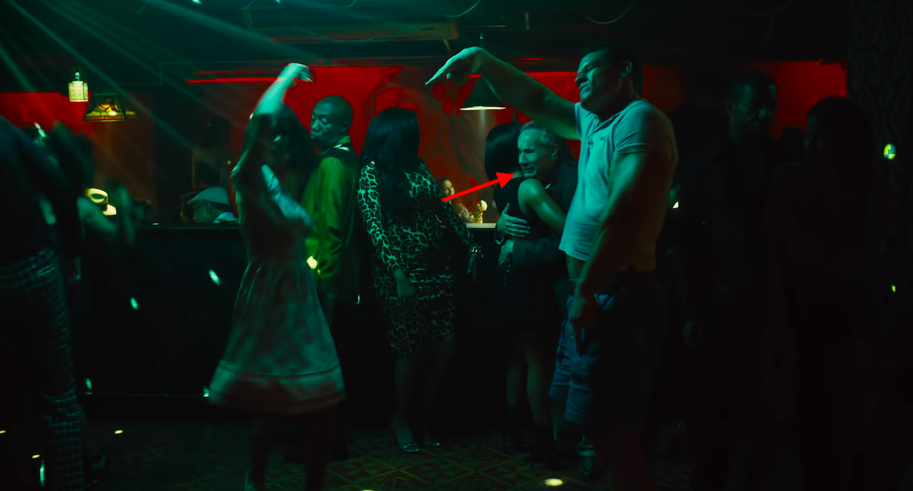 Clicca per vedere l'immagine originale Una scena di ballo in The Suicide Squad