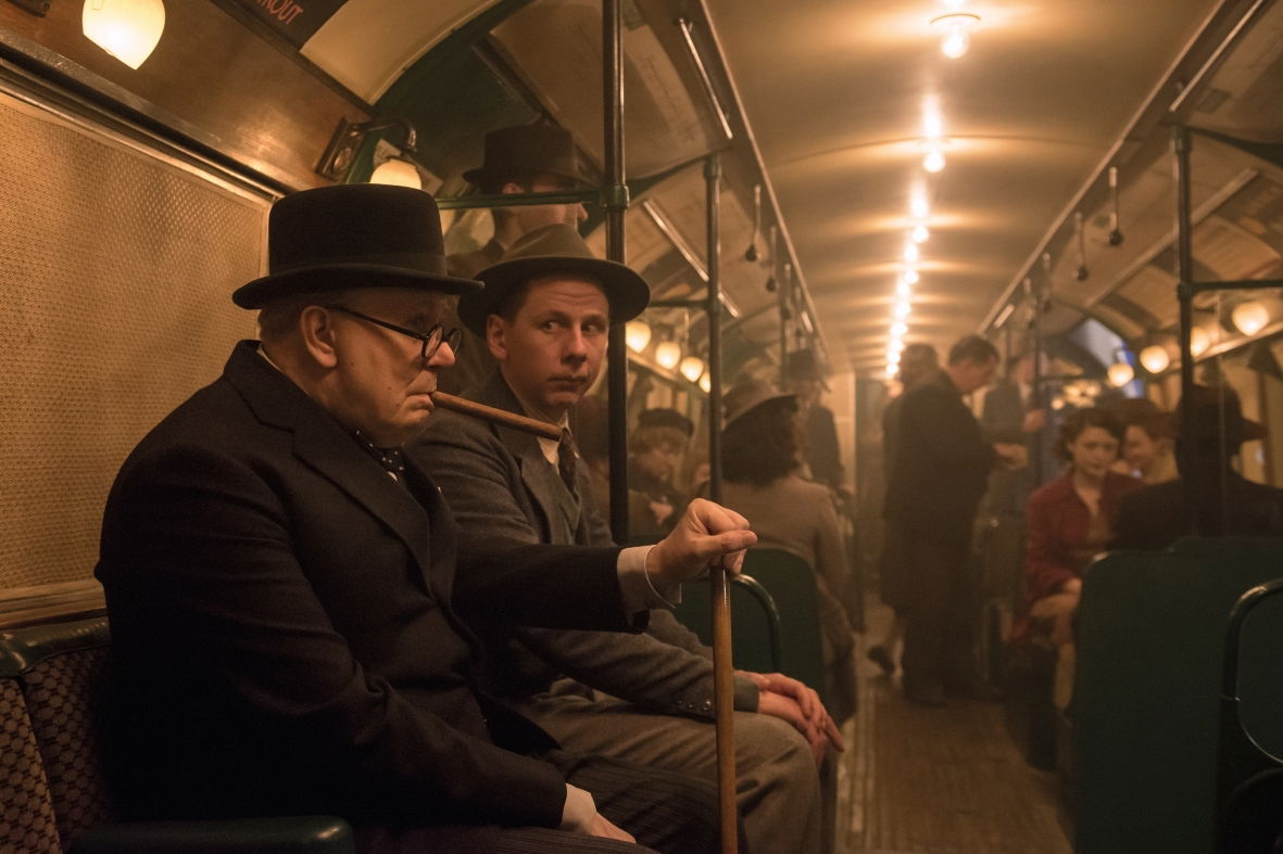 Il leader e il suo popolo Gary Oldman seduto in metro in una delle scene più importanti del film