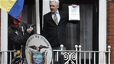 Copertina di Pamela Anderson accusata di aver tentato di uccidere Assange con un sandwich vegano