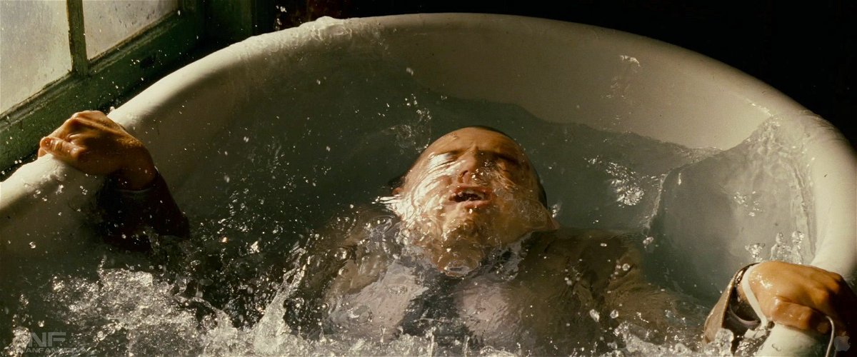 DiCaprio cade nella vasca da bagno in Inception