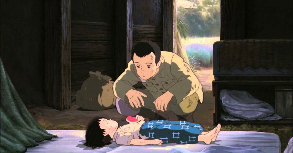 Click para ver la imagen original El protagonista se para al lado de su débil hermana pequeña.