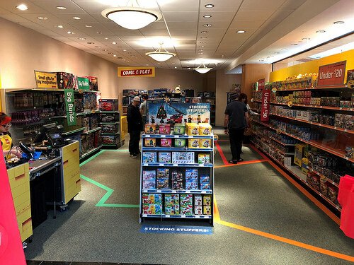 Primo piano dell'interno del negozio temporaneo LEGO di Manchester, nel Connecticut (USA)
