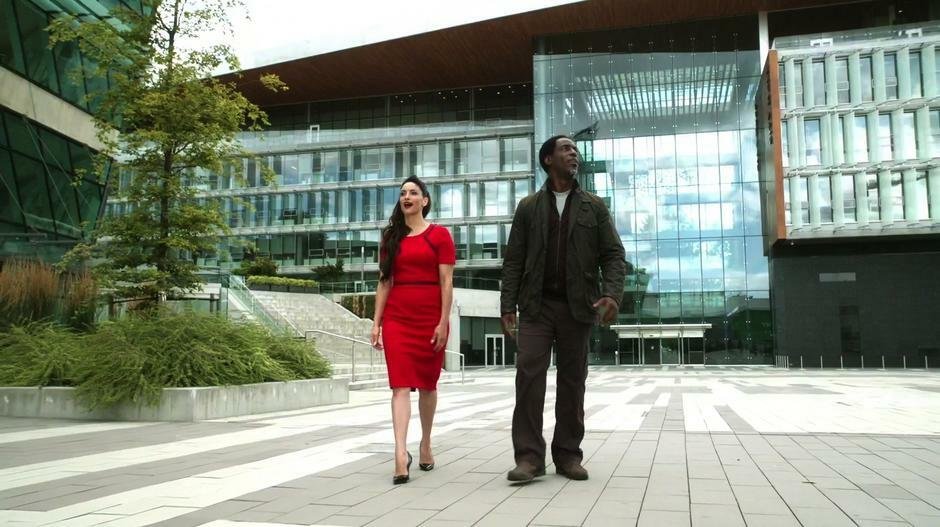 Il Surrey City Hall come set in un episodio di The 100