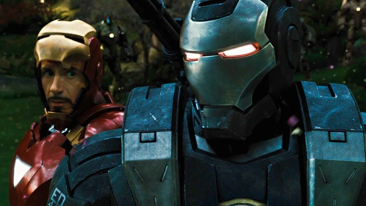 War Machine in primo piano, con Iron Man appena dietro, in una sequenza di Iron Man 2