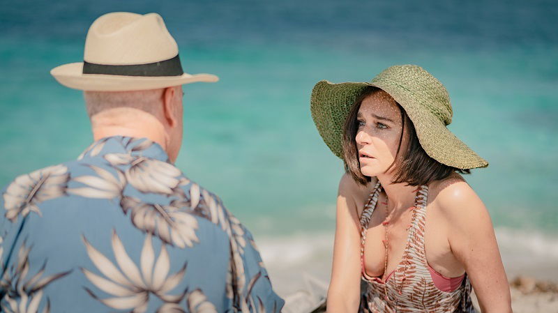 Clicca per vedere l'immagine originale Toni Servillo e Valeria Golino in spiaggia