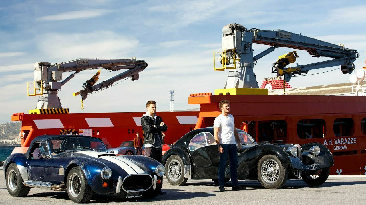 Overdrive, le supercar del film con Scott Eastwood Una delle scene finali di Overdrive