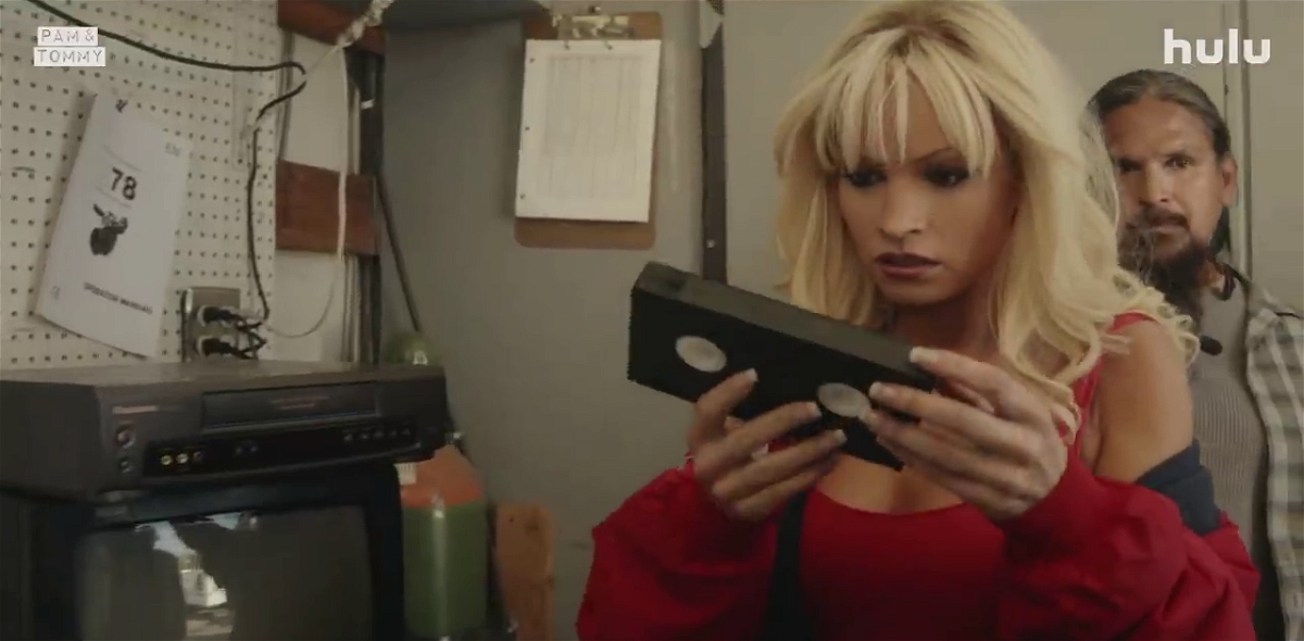 Lily James presta il volto a Pamela Anderson nel trailer di Pam & Tommy
