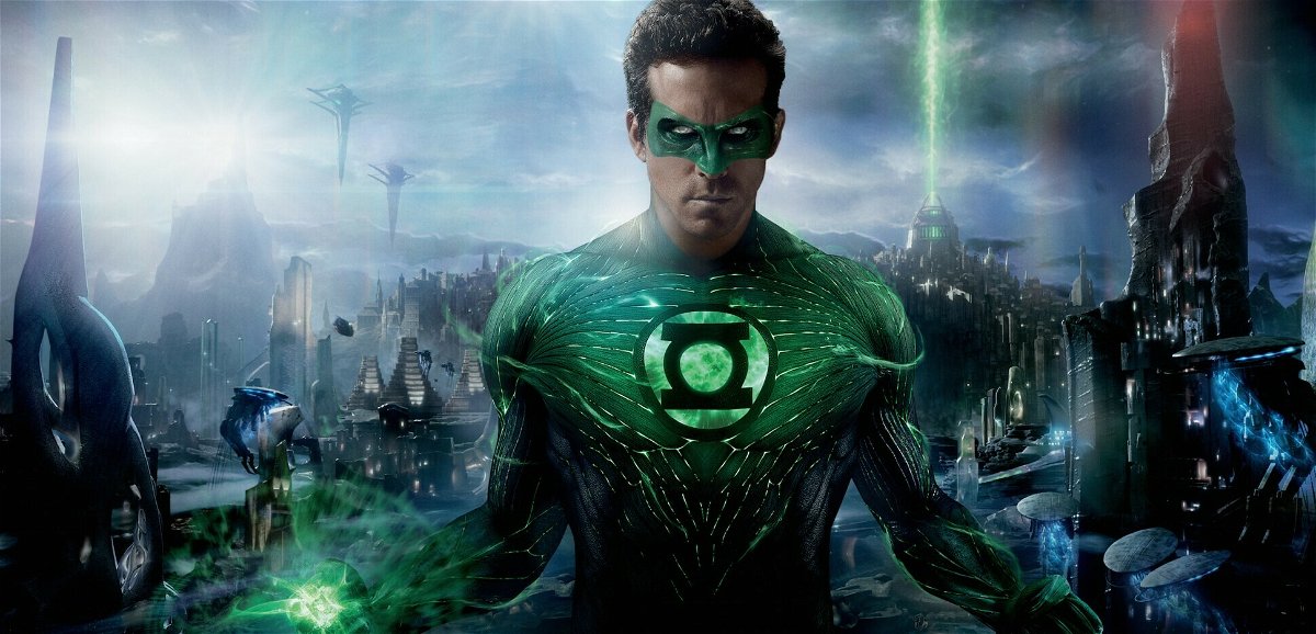 Primo piano di Ryan Reynolds nei panni di Lanterna Verde (2011)