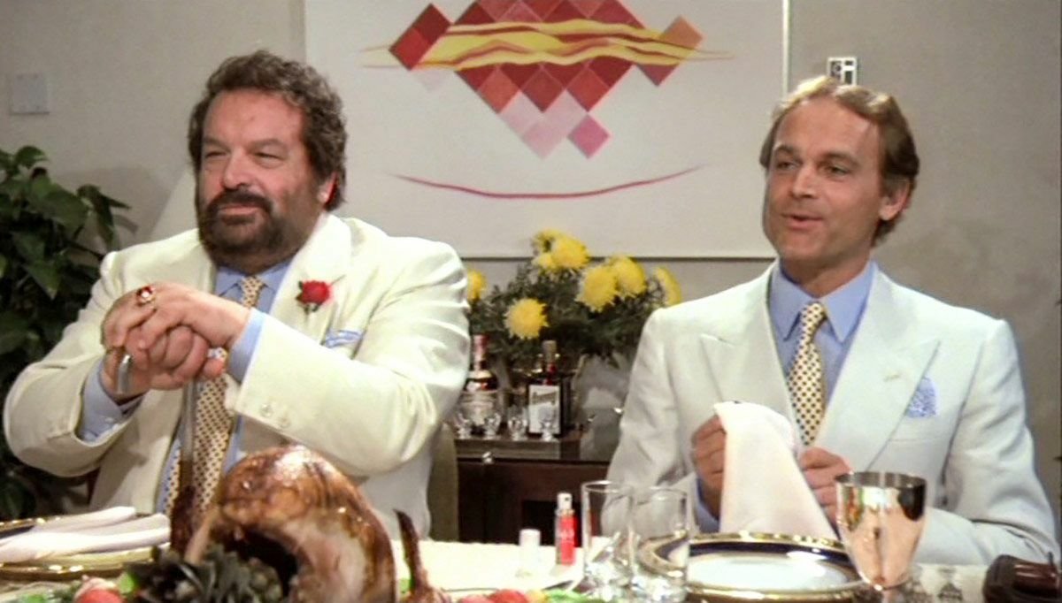 Bud Spencer e Terence Hill in una scena del film Non c'è due senza quattro