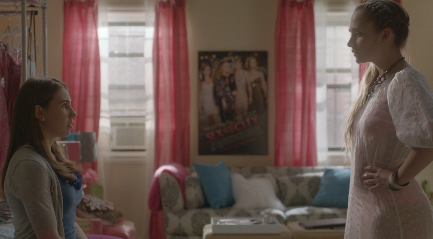 Jemima Kirke e Zosia Mamet in una scena di Girls Jemima Kirke e Zosia Mamet in Girls