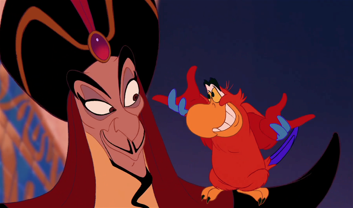 Jafar sogghigna con Iago