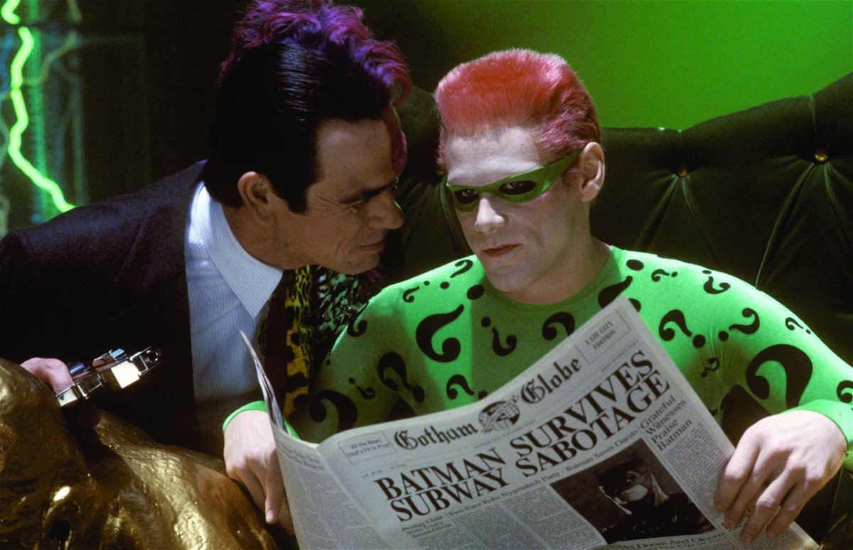 Jim Carrey e Tommy Lee Jones in una scena di Batman Forever