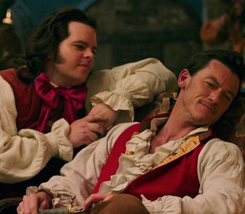 Ο Gaston και ο Le Tont σε μια σκηνή από τη ζωντανή δράση του Beauty and the Beast