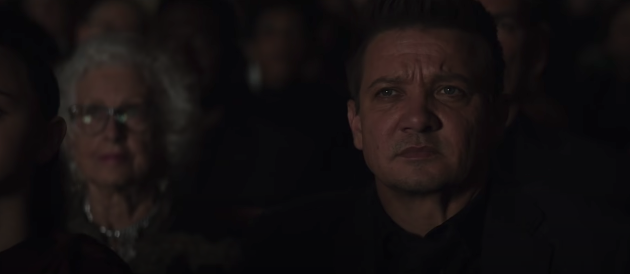 Hawkeye: Ο Κλιντ Μπάρτον και οι νέες εικόνες του τρέιλερ Ο Κλιντ Μπάρτον στο θέατρο