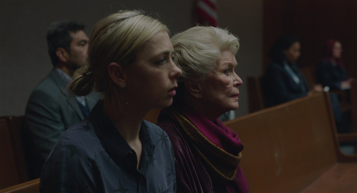 Martha e la madre in tribunale