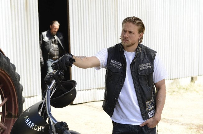 Charlie Hunnam, protagonista nel 2008 della serie Sons of Anarchy