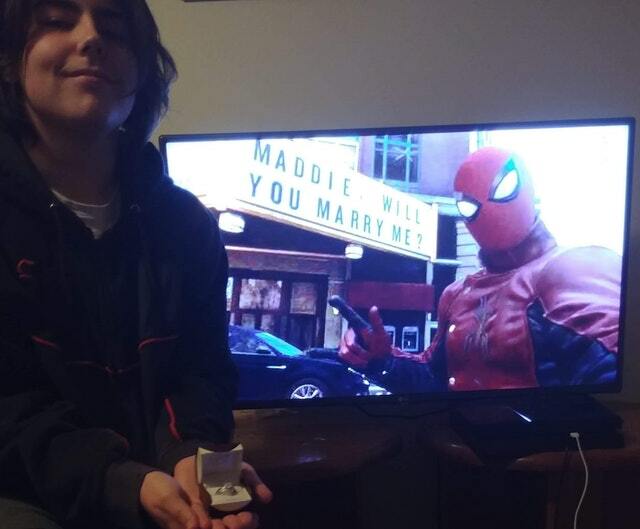 Un altro giocatore si serve dell'easter egg di Spider-Man per chiedere alla compagna di sposarlo Mitch, il giocatore che ha riciclato l'easter egg di Spider-Man
