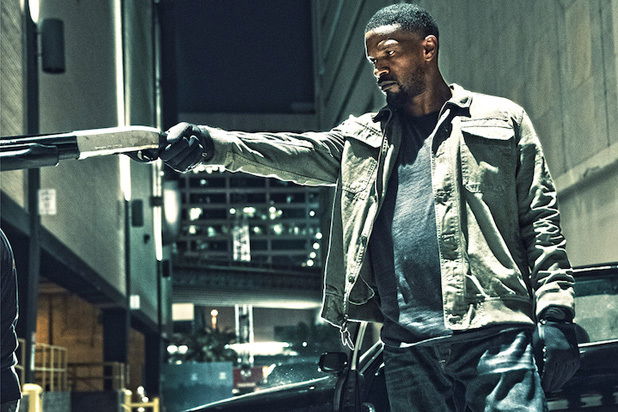 Clicca per vedere l'immagine originale Jamie Foxx in una scena di Sleepless
