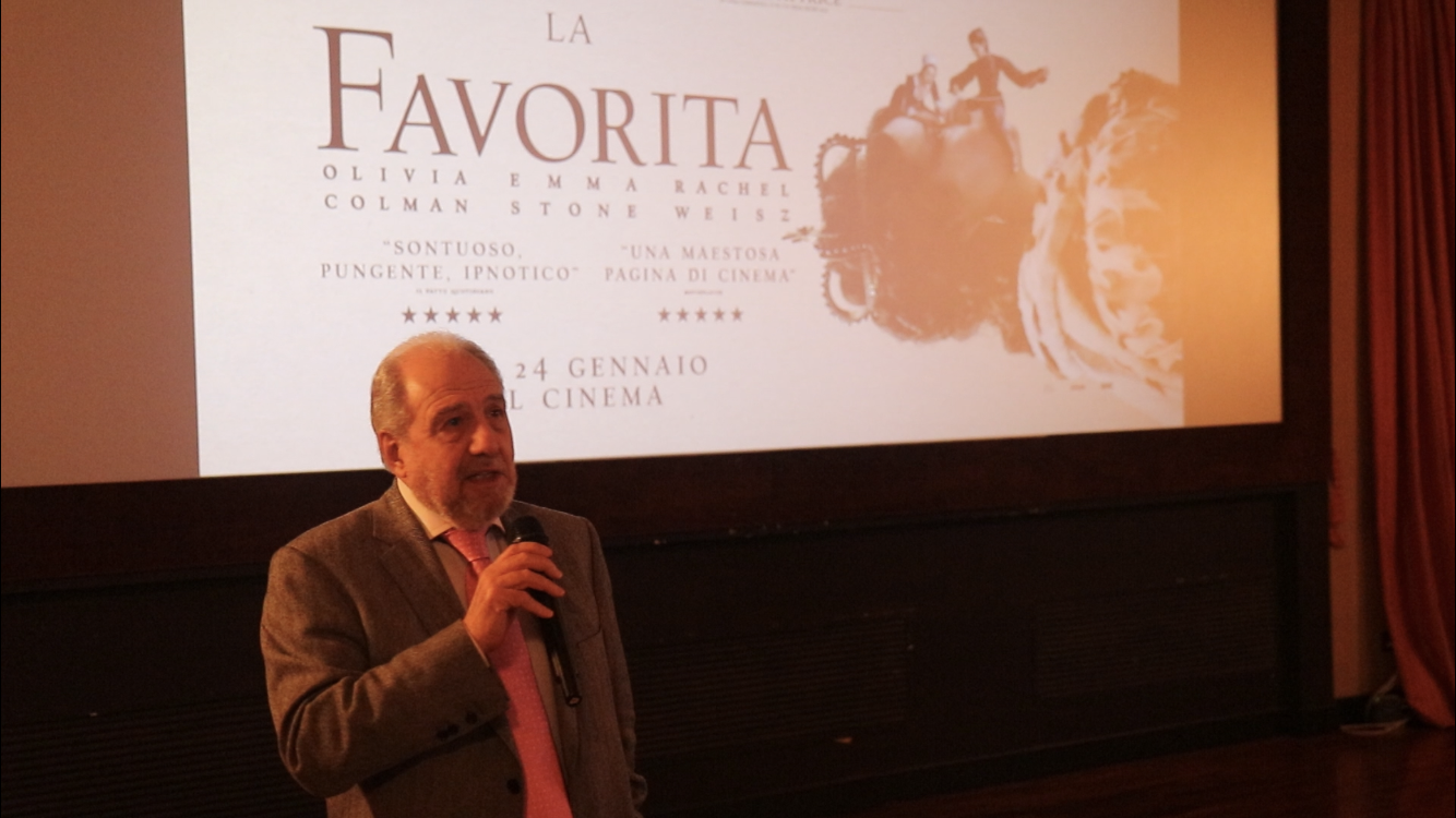 Clicca per vedere l'immagine originale Antonio Caprarica parla alla prima milanese de La Favorita