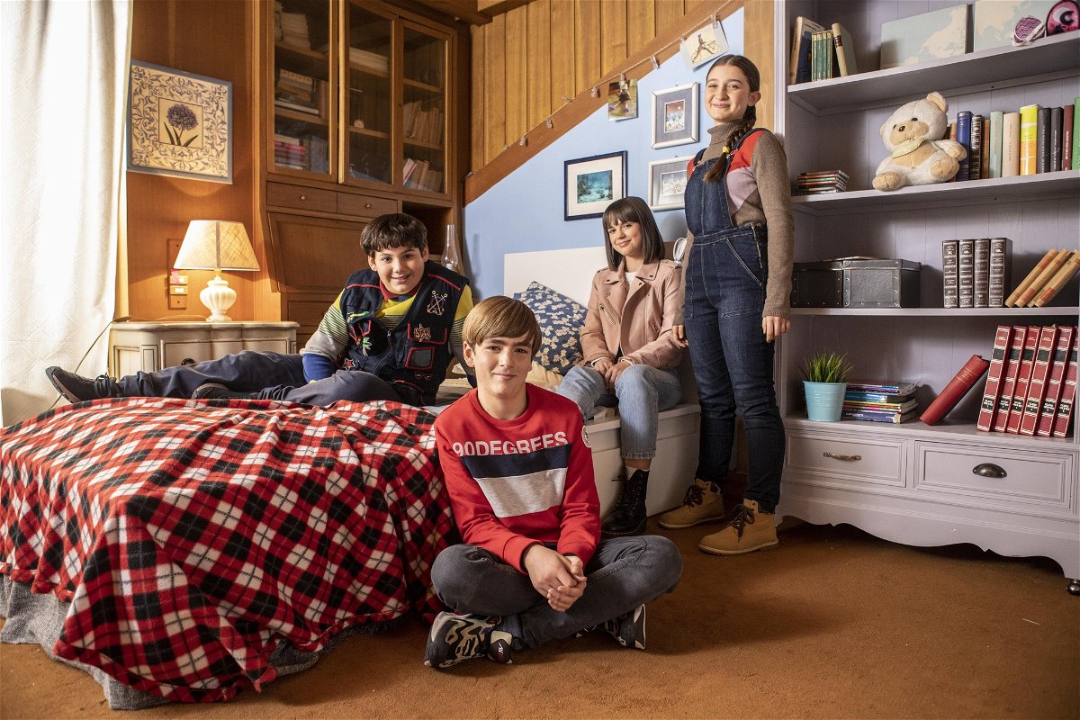 Riccardo, Giulia, Betta e Matteo si trovano nella stessa stanza, mentre fissano lo stesso punto