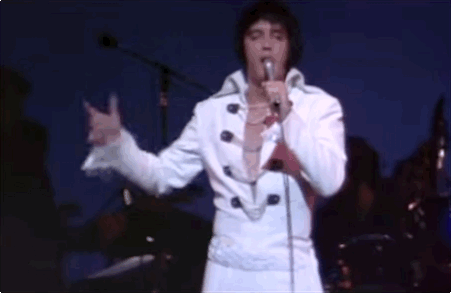 Elvis Presley durante una sua mossa