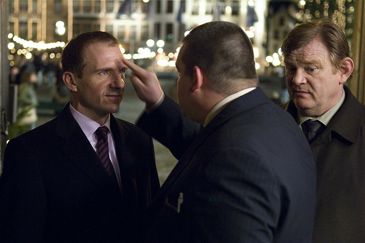 Ralph Fiennes e Brendan Gleeson in una scena del film