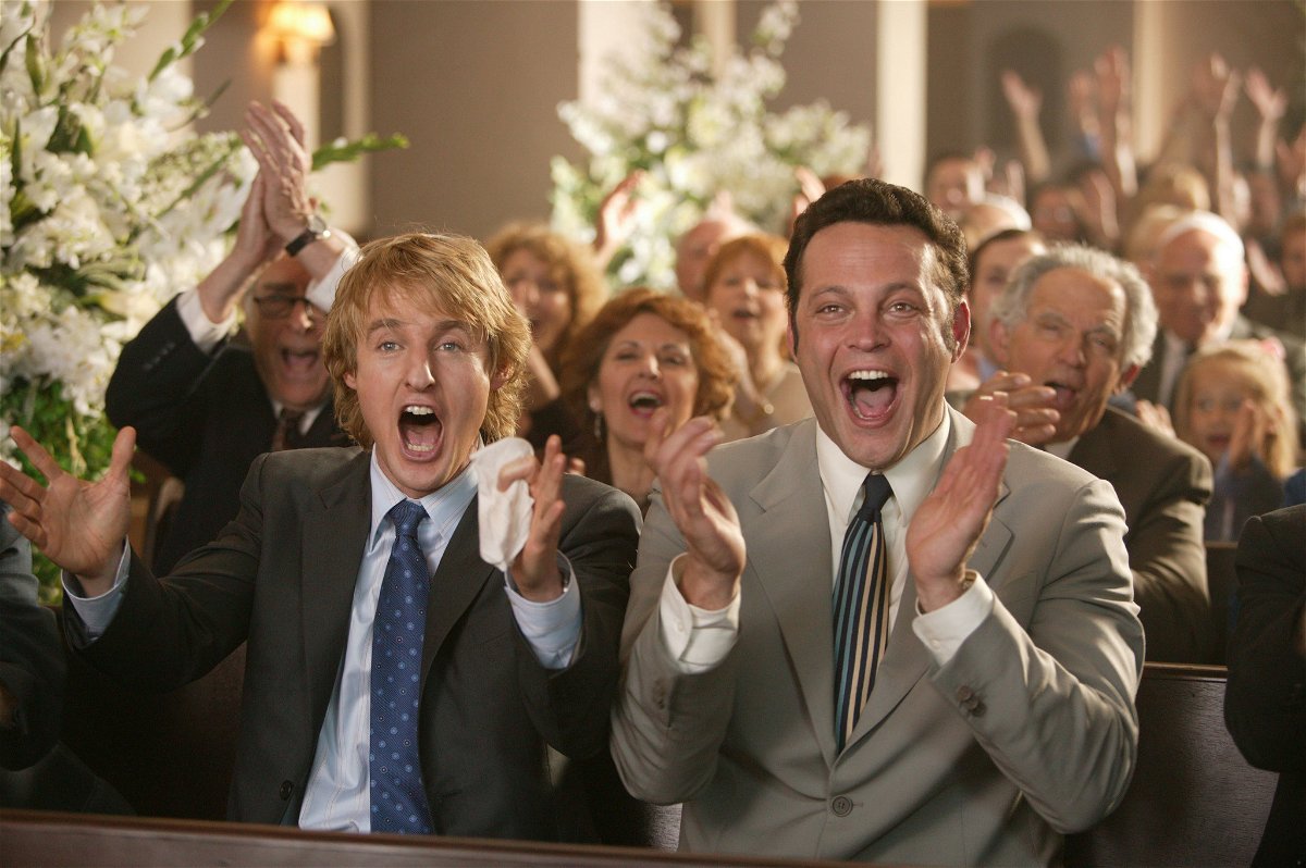 Owen Wilson e Vince Vaughn esultano in chiesa in 2 single a nozze