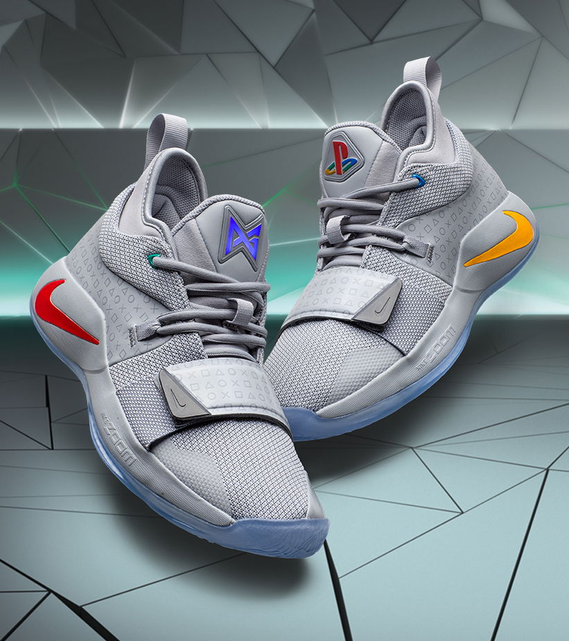 PlayStation ha le sue nuove scarpe ufficiali firmate Nike e Paul George Le nuove scarpe dedicate alla prima PlayStation