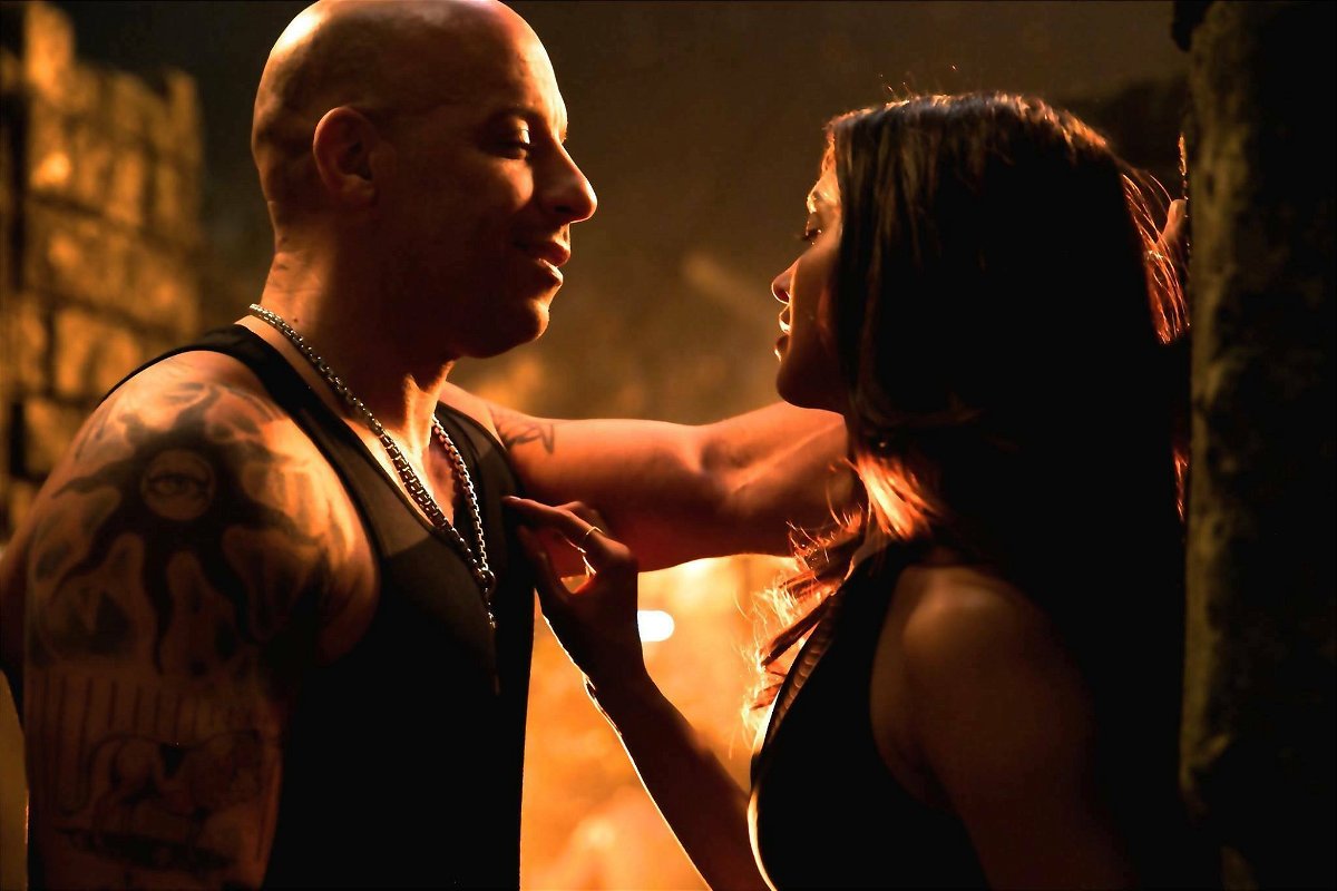 Una scena sensuale tra Vin Diesel e  Deepika Padukone in xXx - Il ritorno di Xander Cage