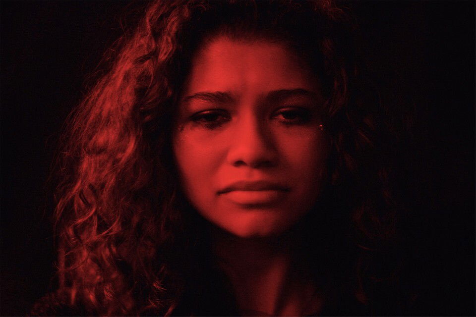 Clicca per vedere l'immagine originale Zendaya in un fotogramma dello show