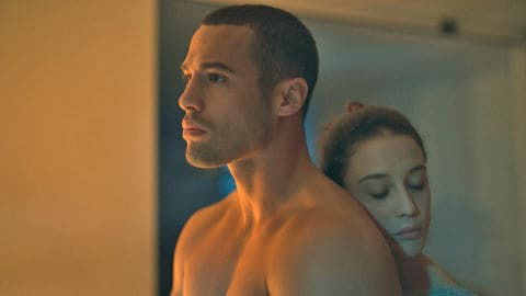 Clicca per vedere l'immagine originale Una scena di Toy Boy