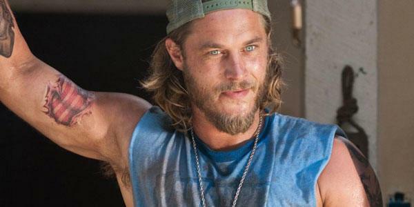 Travis Fimmel Travis Fimmel nella scena di Surfer dude