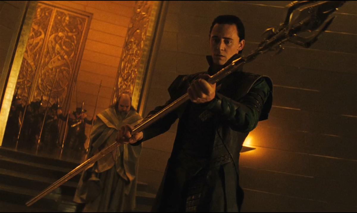 La potente arma Gungnir in mano a Loki