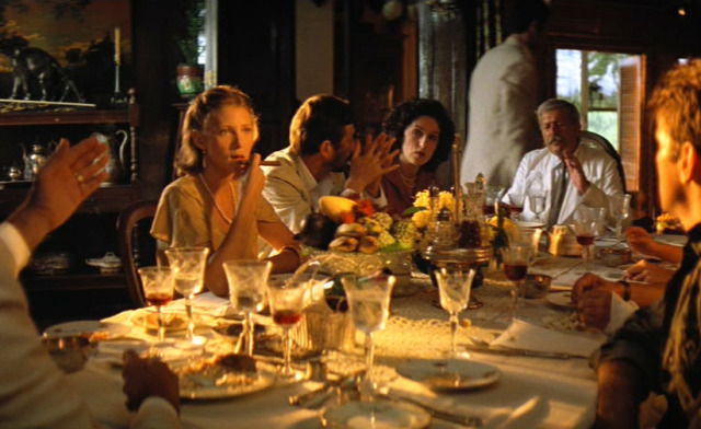 Apocalypse Now Redux: cena dai francesi Apocalypse Now Redux: le scene aggiunte con i francesi