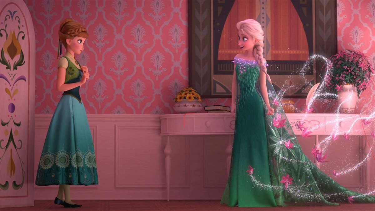 Una imagen con Anna y Elsa protagonistas de Frozen Fever