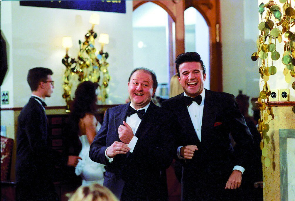 Clicca per vedere l'immagine originale De Sica e Boldi in una scena del film