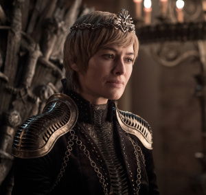 Clicca per vedere l'immagine originale Cersei sul trono in GoT 8x01