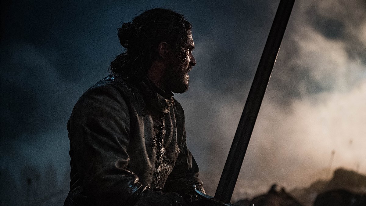 Jon Snow con spada in mano in battaglia