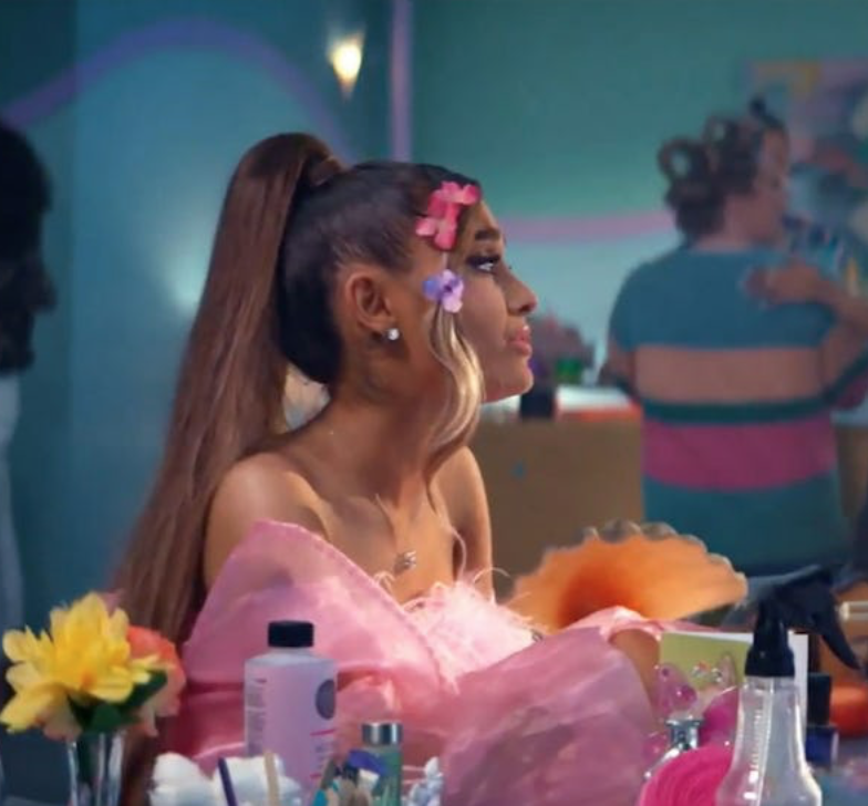 Clicca per vedere l'immagine originale L'omaggio di Thank U, Next a La rivincita delle bionde