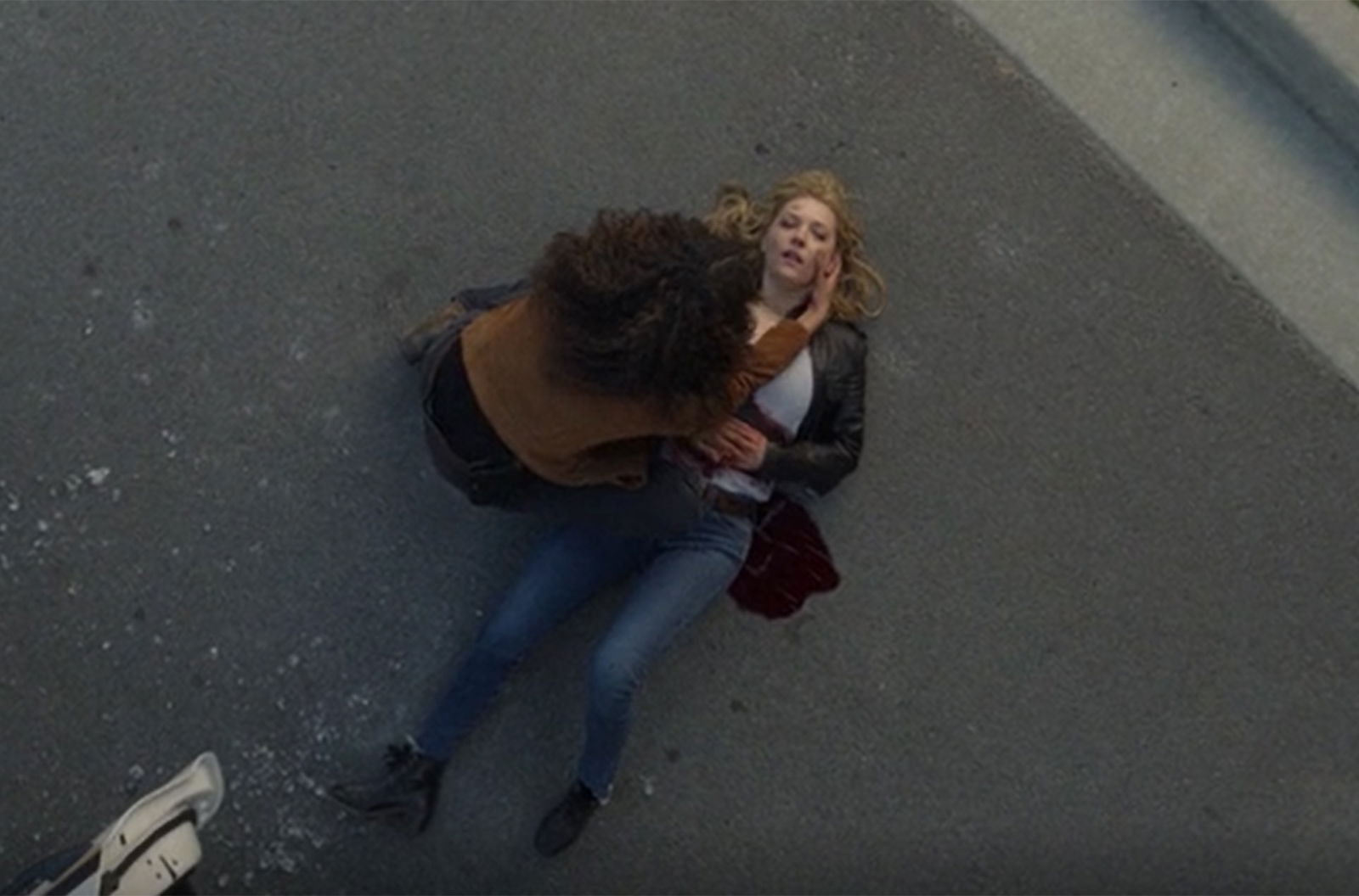 Clicca per vedere l'immagine originale Big Sky: Jenny ferita
