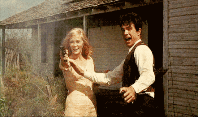 Clicca per vedere l'immagine originale Faye Dunaway e Warren Beatty in una scena di Gangster Story