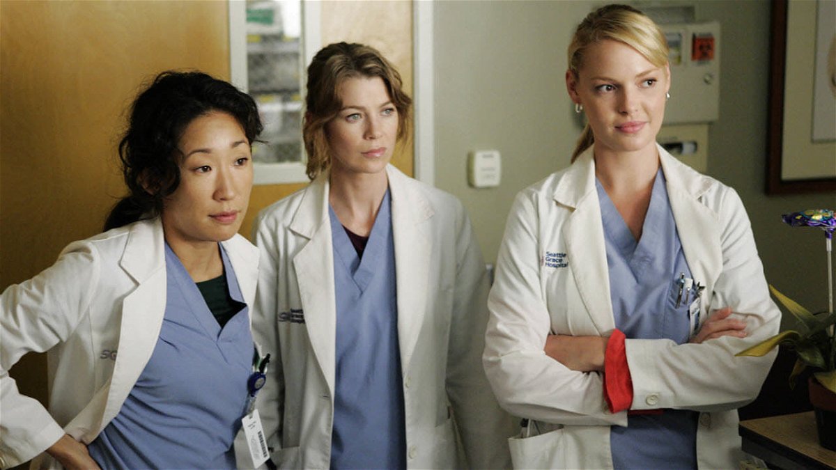 Isang eksena mula sa Grey's Anatomy kasama sina Sandra Oh, Ellen Pompeo at Katherine Heigl