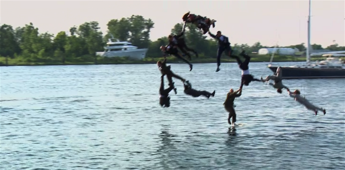 Gli stuntman di Iron Man 3 si gettano in acqua