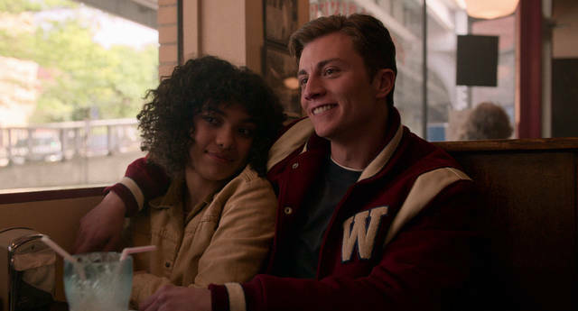 i am not okay with this Brad e Dina Come cambia il personaggio di Brad nel fumetto di i am not okay with this