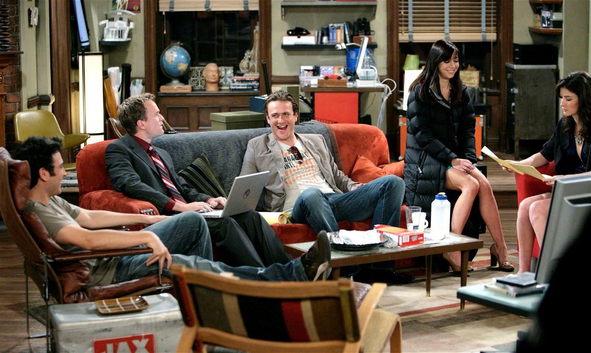 Il cast di How I Met Your Mother nell'appartamento di Ted Mosby