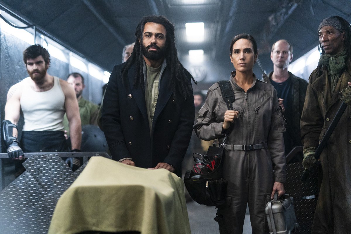 Jennifer Connelly e Daveed Diggs in Snowpiercer 