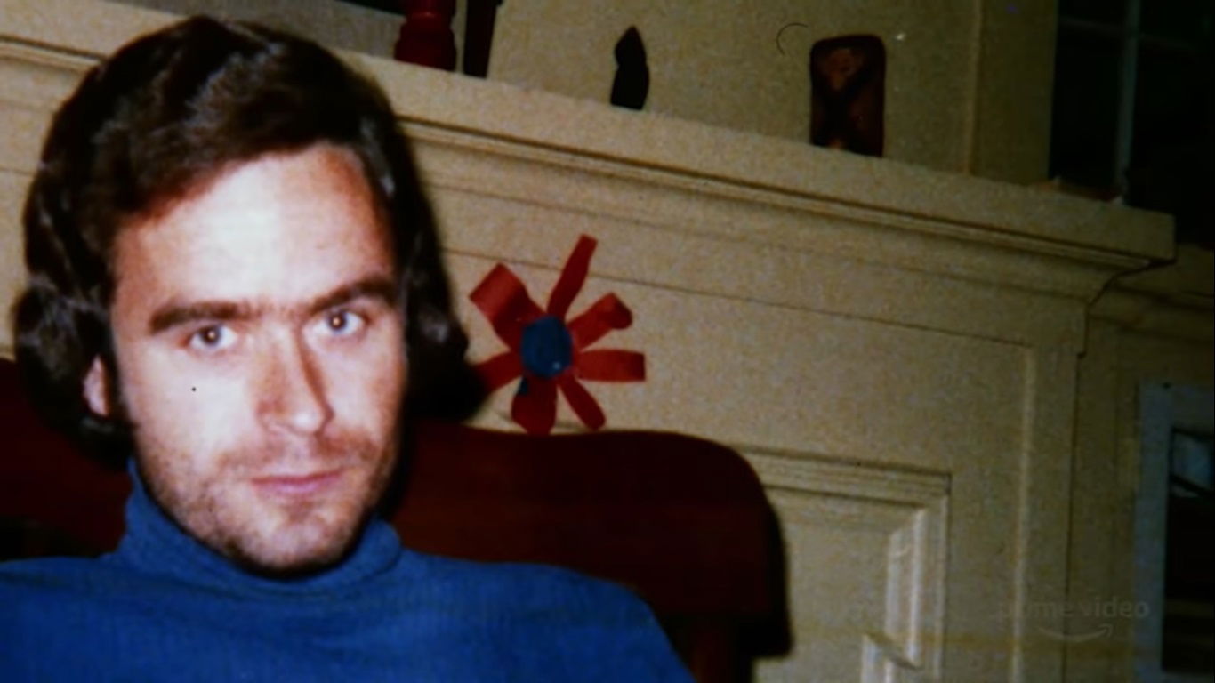 Clicca per vedere l'immagine originale Un primo piano di Ted Bundy nella docu-serie online a gennaio 2020